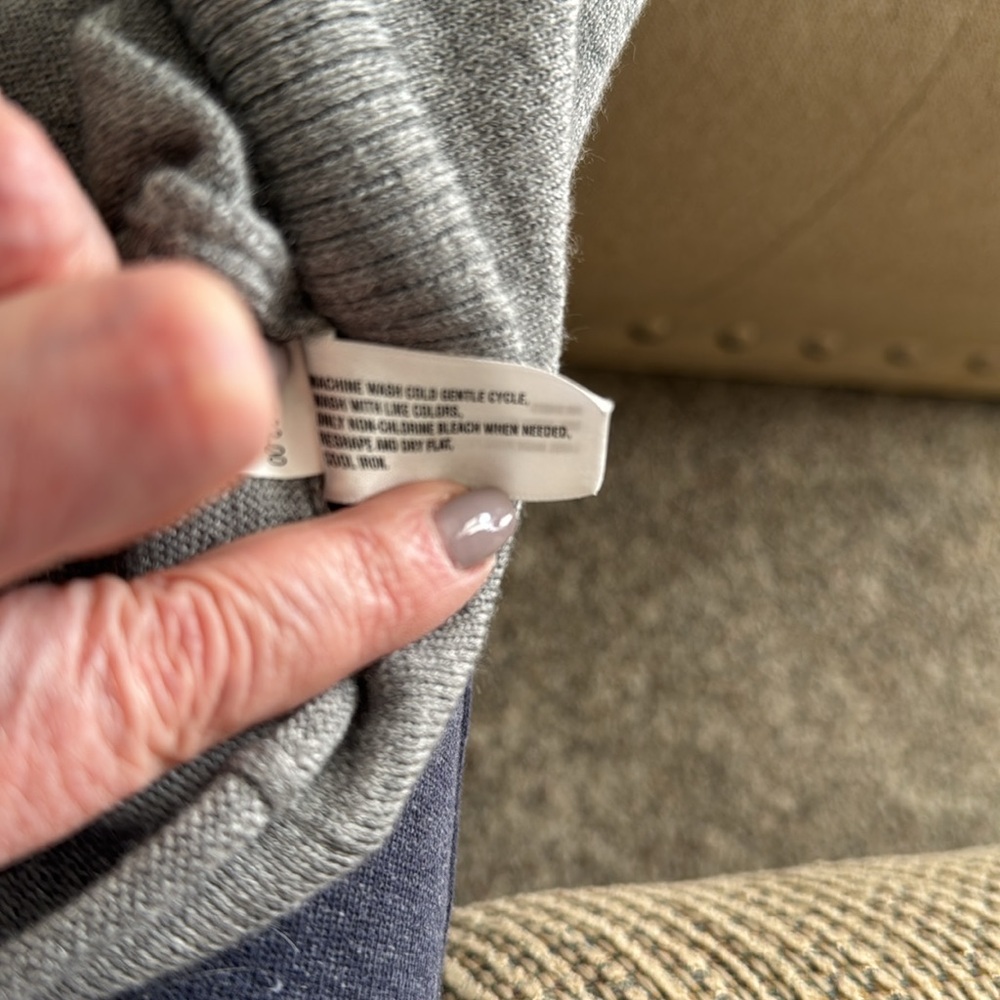 GAP Cardigan - Picture 7 of 7
